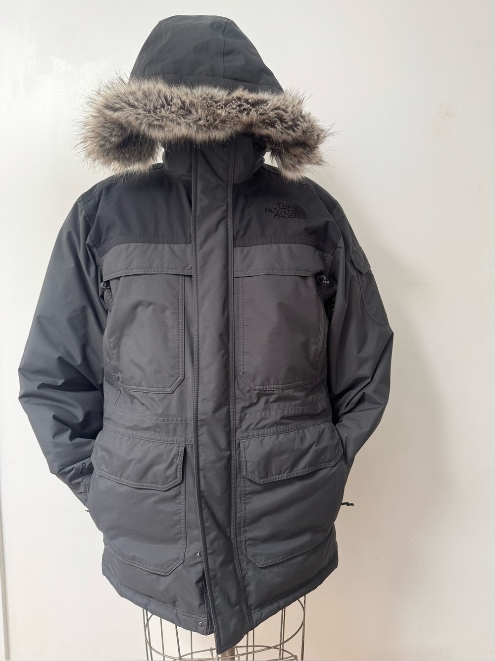THE NORTH FACE Men's McMurdo Parka III Hooded Jacket Gray Black Size MEDIUM